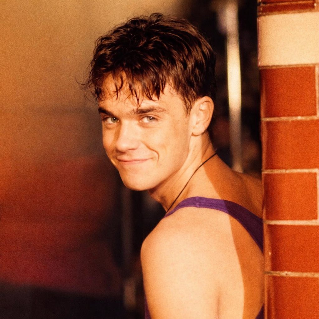 angdownunder08's tweet photo. Baby be a giant ❤️
#robbiewilliams #90suk #90s https://t.co/Uv9VmenvTf