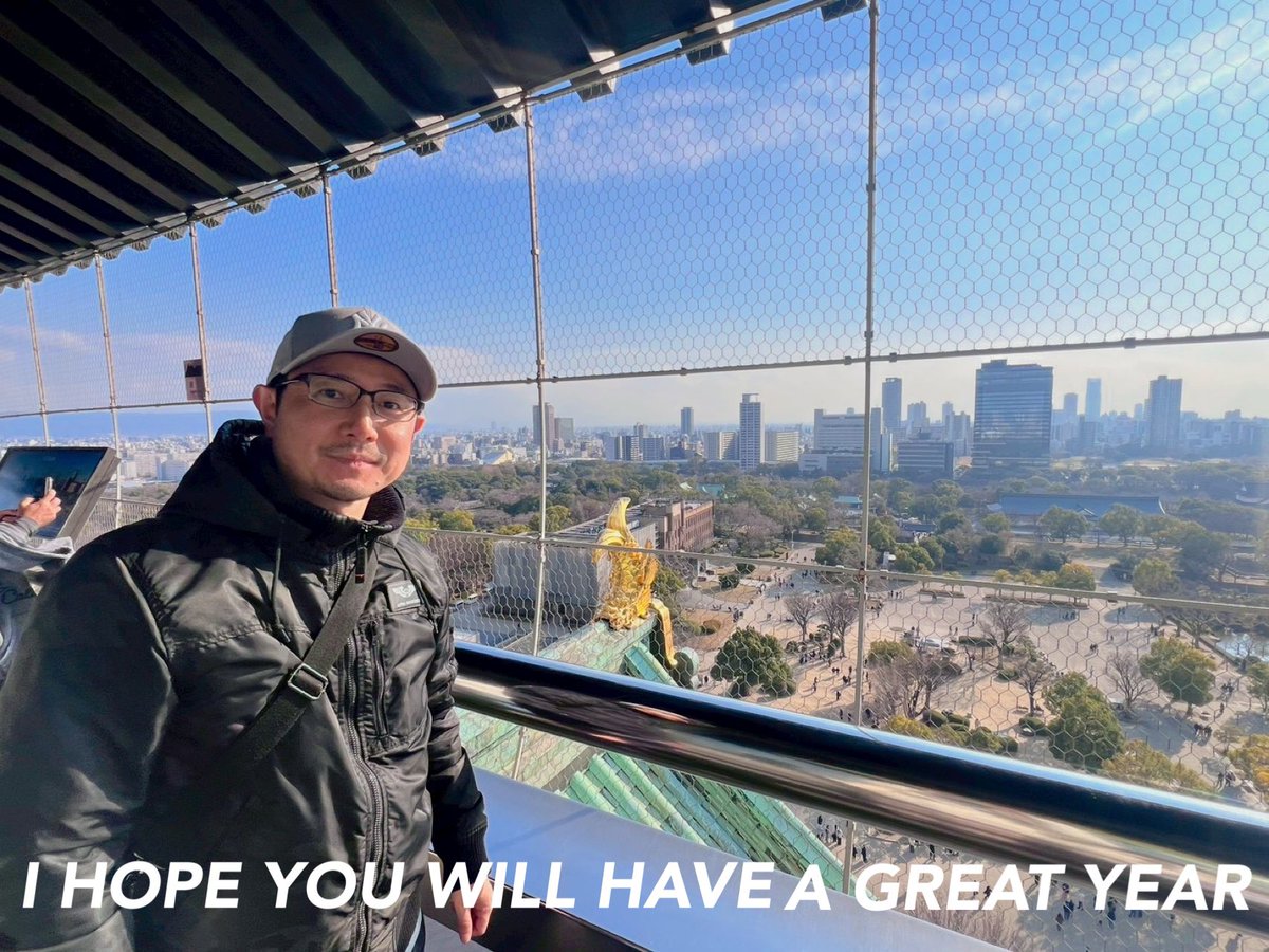 大阪城の天守閣からあけましておめでとうございます。本年もどうぞよろしくお願いいたします。