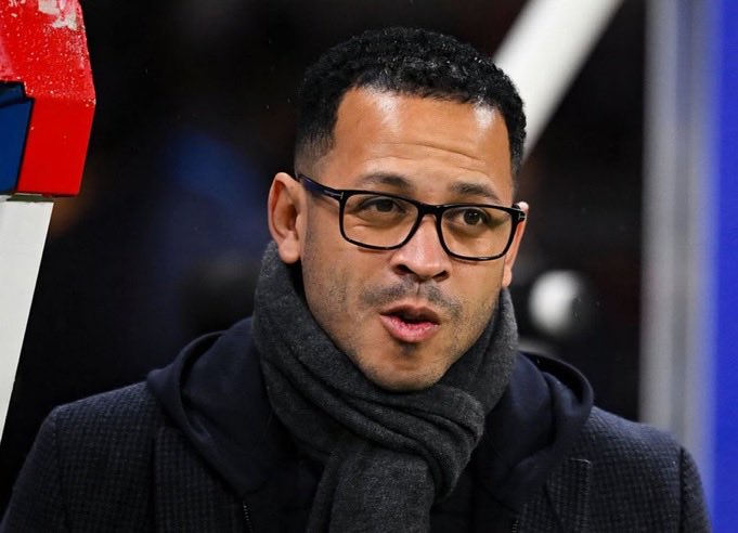 Lea_EFC's tweet image. 🔵 Liam Rosenior    🔴 Mikel Arteta
Day 1 at Chelsea       Day 2,206 at Arsenal
Money Spent: £0     Money spent: £1B
🤝 Prem titles: 0      🤝 Prem titles: 0
🤝 EFL Cups: 0         🤝 EFL Cups: 0
🤝 UCL trophies: 0  🤝 UCL trophies: 0