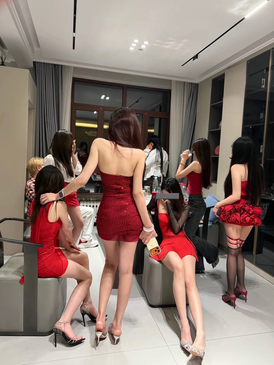 小姐姐跟多 有小哥哥嗎 加我電報 huan235
來帶走一個😁