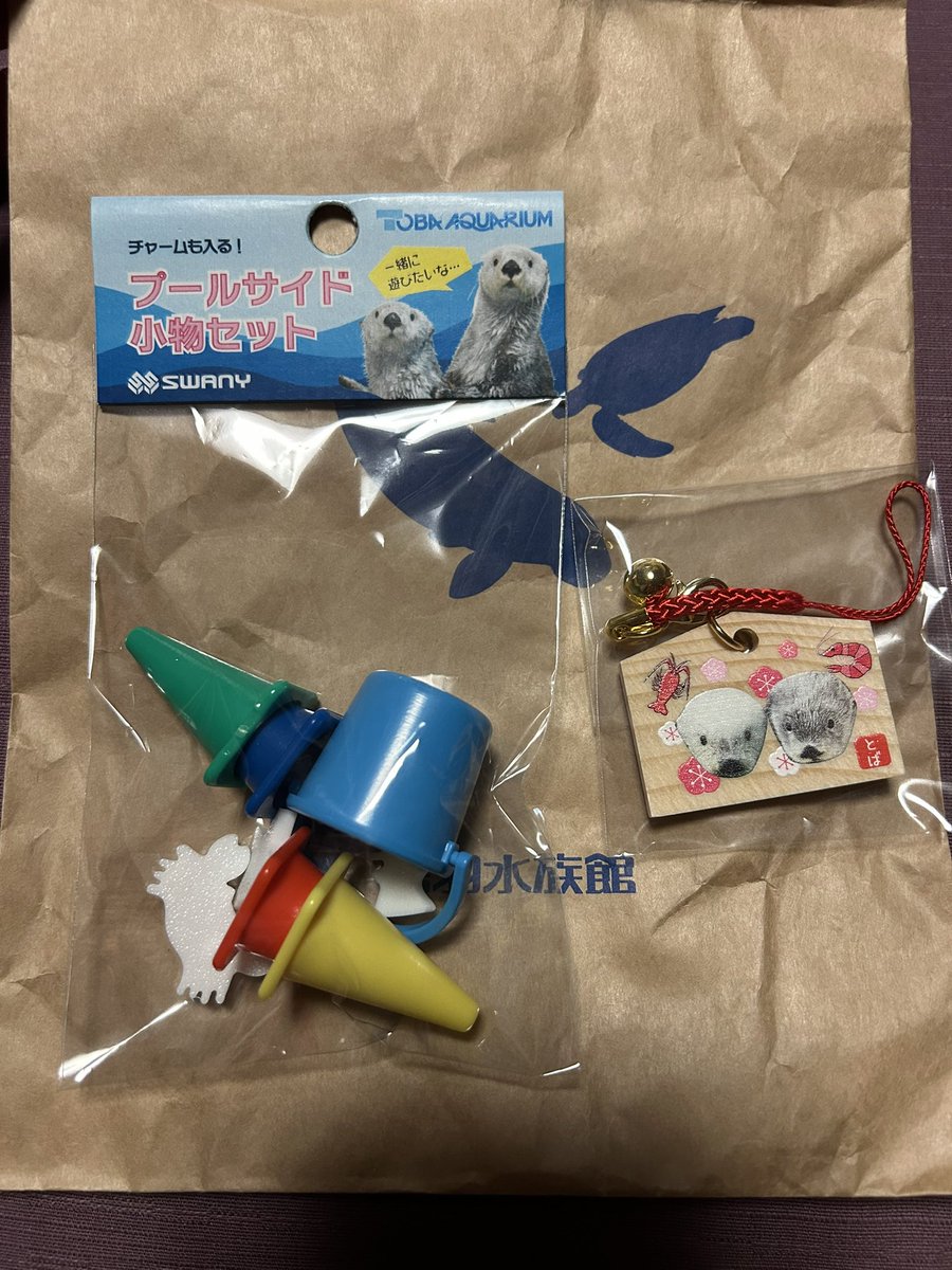 代理購入を頼んだおもちゃ可愛い🫶
おまけでメイちゃんキラちゃんの絵馬をいただいてしまった😍
可愛すぎて仕事の合間にずっと眺めてた笑