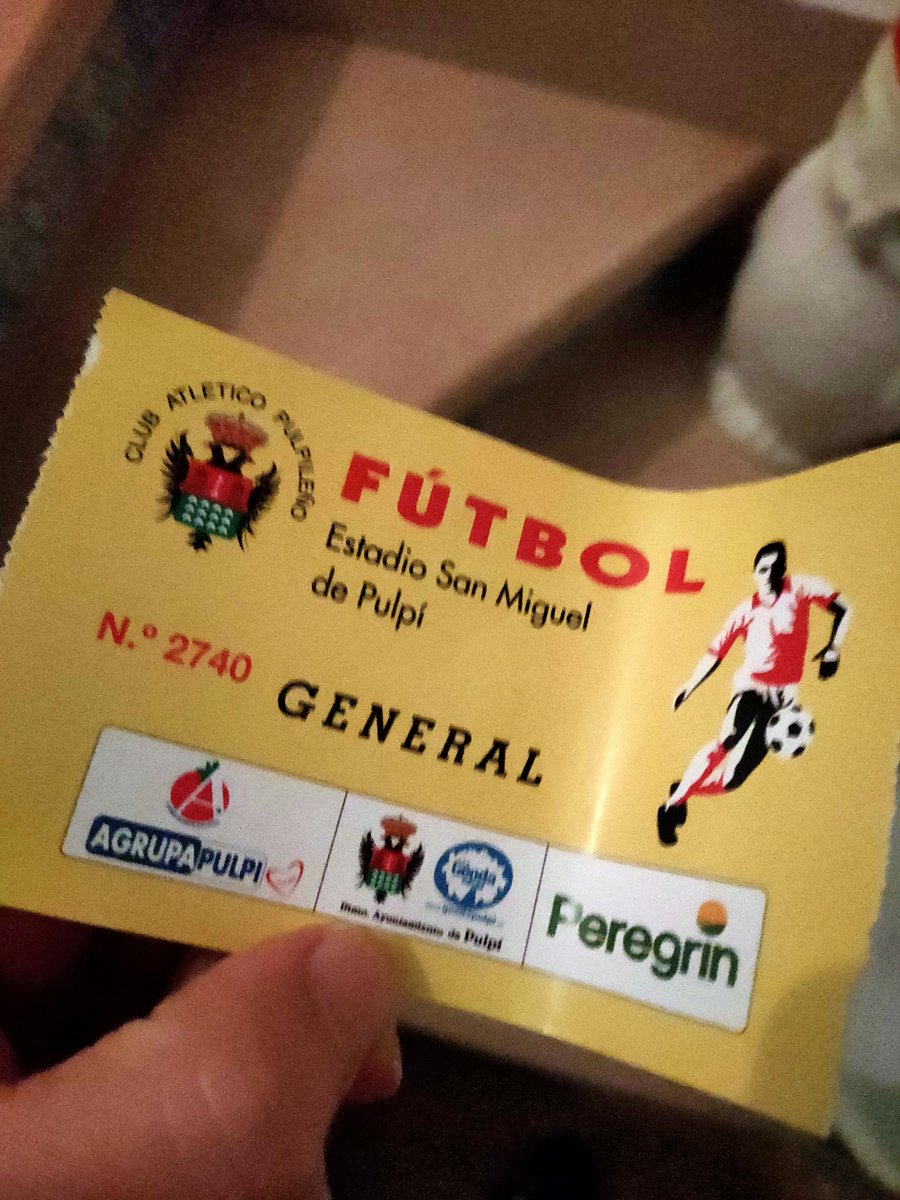 DDFM2_0's tweet image. Xmas holidays was another opportunity to catch some 3ª Ref Murcia action. Although @pulpileatletico stadium is located in Andalusia, they have placed their headquarters in Murcia. On Sunday they battled to a 1-0 win over @EGelpalmar. Cat in photo 4 was totally enthralled.