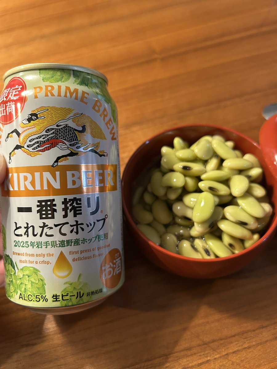 android09071's tweet image. 今日は論文アクセプトの祝杯です。遠野産とれたてホップと、青三のいわての青平豆で乾杯！