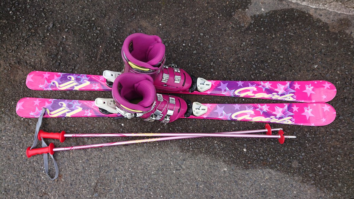 今年はちょっとスキーに行こうと思って今使っている板が長ぐて、靴は