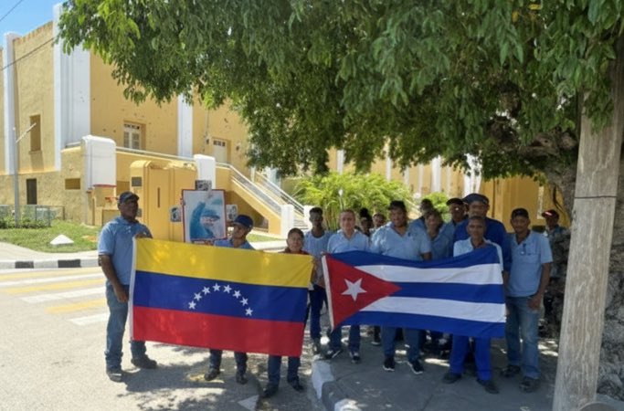 En <a href="/ETECSA_Cuba/">ETECSA</a>  #Santiago condenamos enérgicamente el ataque y secuestro del presidente Nicolás Maduro en un acto de terrorismo de Estado y un criminal atropello a la soberanía venezolana,y a los 32 cubanos fallecidos que cumplían con su deber. #CubaConVenezuela