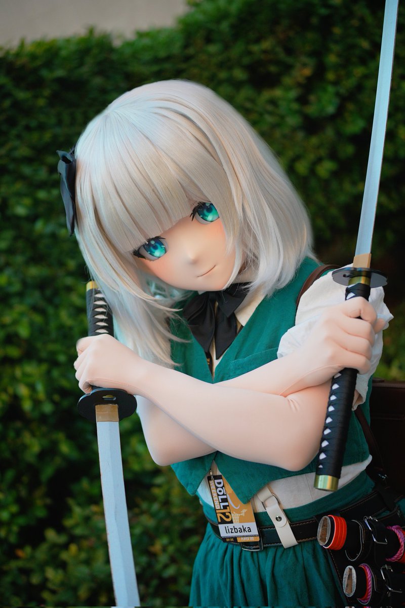 「这柄利刃无法斩断的东西几乎没有，请您当心～」

——————
2026.1 | 广州萤火虫 场照 | 魂魄妖梦

拍摄📸&amp;后期协力🎨：<a href="/Cozy_Karako/">空壳Karako</a> 

#kigurumi #着ぐるみ #cosplay #コスプレ #東方Project #魂魄妖夢