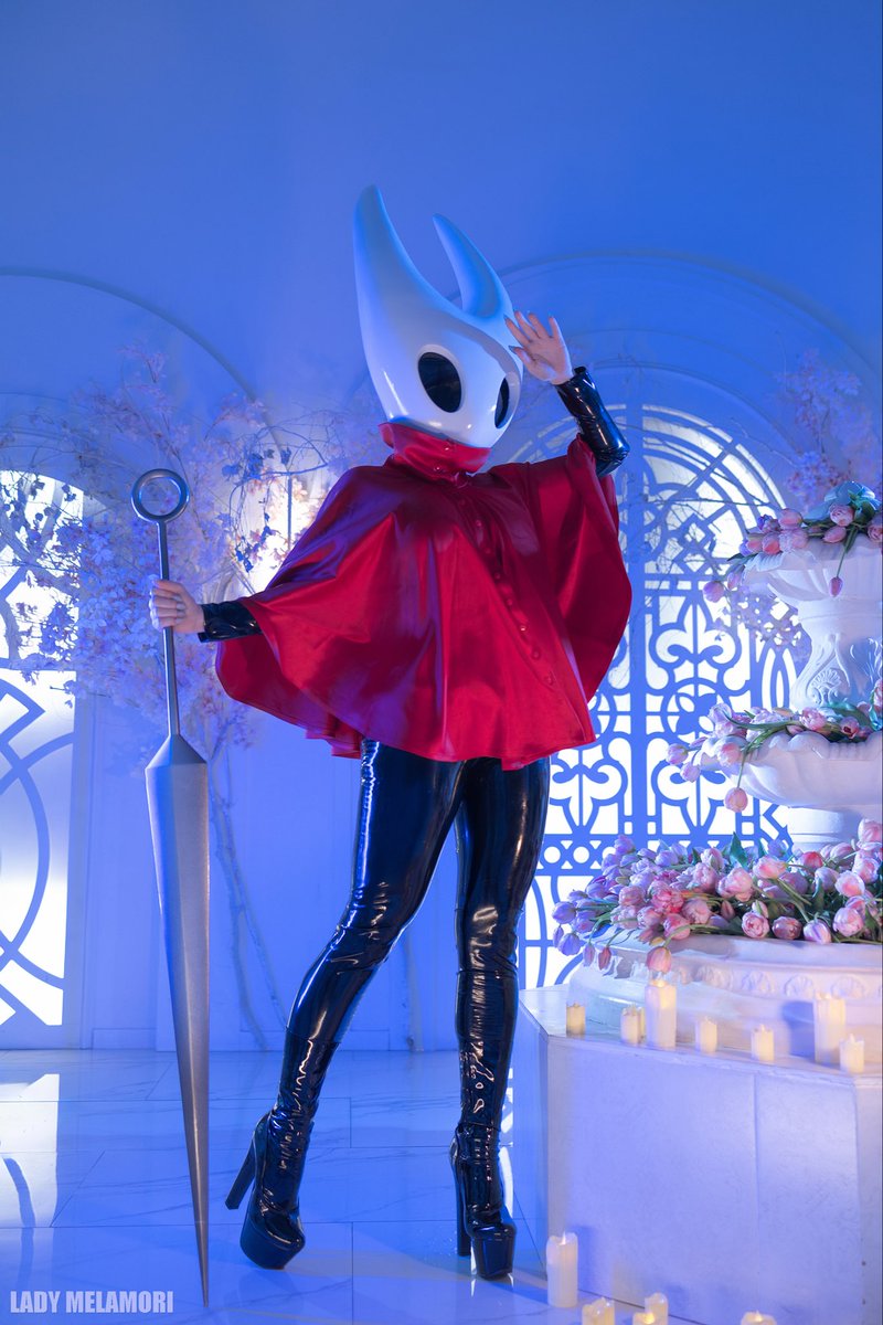 Melamoricosplay's tweet image. My Hornet cosplay from Hollow Knight 

Fun fact: I can see with this mask on, but my face feels really hot 

#hollowkinghtsilksong #hollowknight