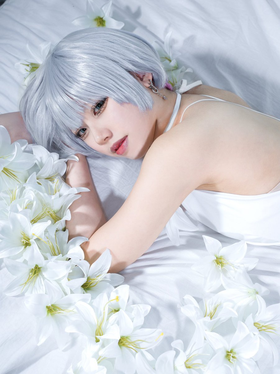 #NIKKE  #リリーバイス

a white, beautiful flower