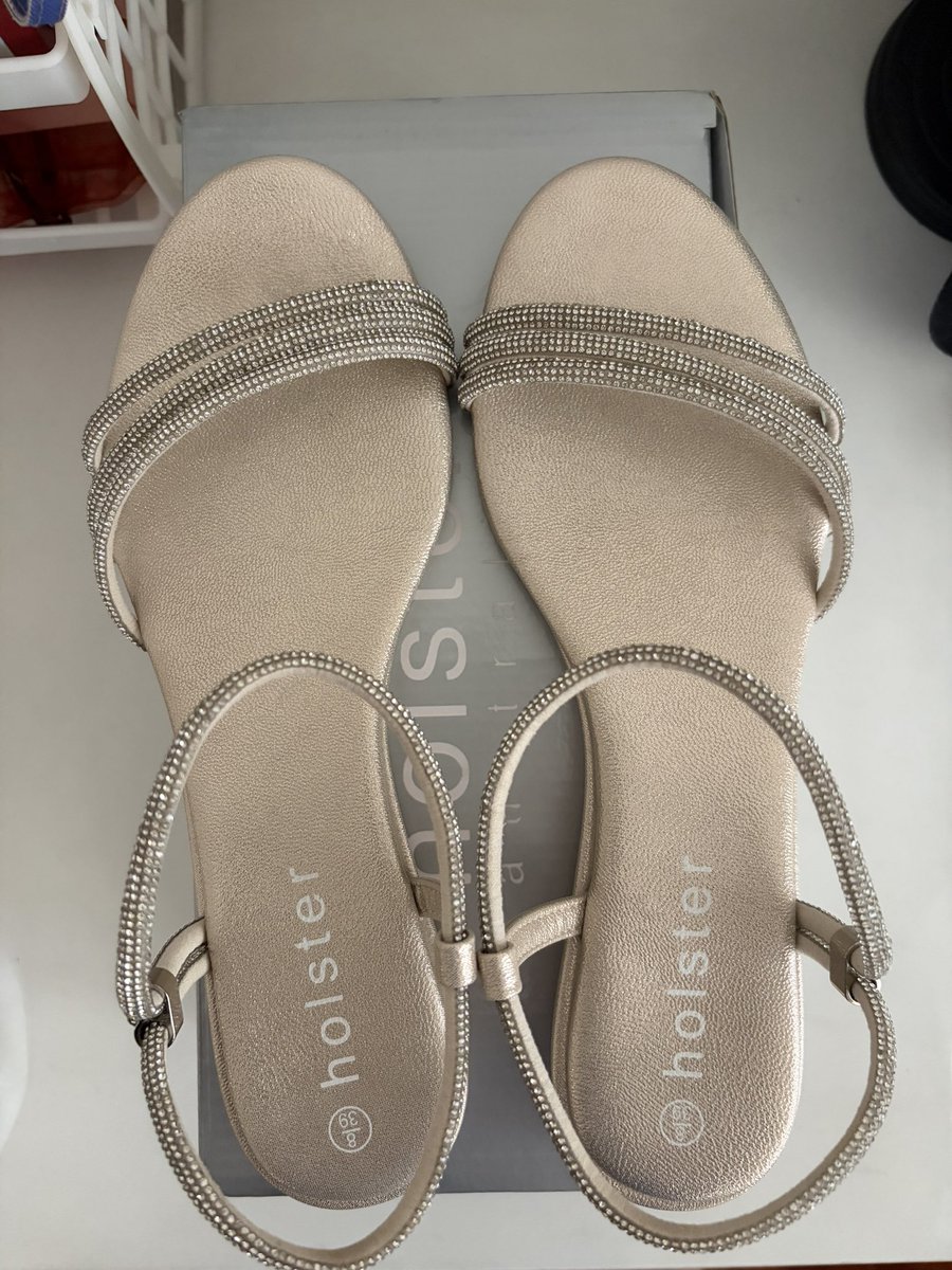 wawakowf's tweet photo. ส่งต่อ Labotte.bkk รุ่น the jolly สี IVORY 
📍Size 41
ใส่ไป3ครั้ง สภาพ85%
✨ราคา 550 บาท ค่า
 
Holster รุ่น Revel Low Wedge สี Gold 
📍Size 39
ใส่ไป 1 ครั้ง สภาพ98%
✨ราคา 1350 บาท ค่า 
#ส่งต่อlabotte #labottebkk #ส่งต่อholster #holster #ส่งต่อรองเท้ามือสอง https://t.co/TfgUhIiW0q