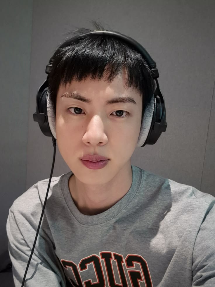 seokkjinnie's tweet photo. vedo che tutti augurano il buongiorno quindi lo faccio anch'io https://t.co/Ik9wWkROk1