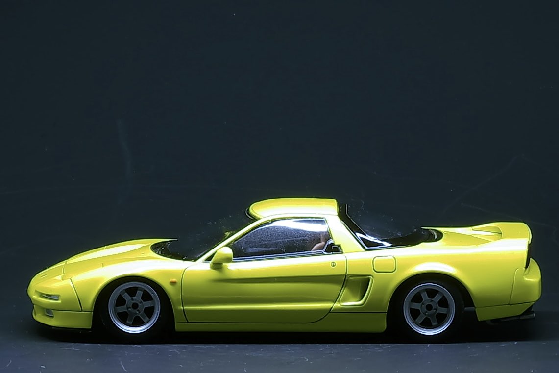 楽プラ1/32 NSX 研ぎ出しして、シール類をペタペタして完成です