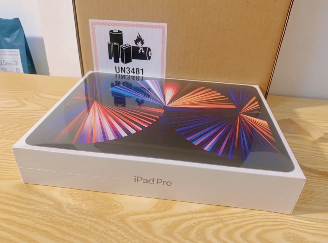 CubdocMac's tweet image. ラストです ‼ 絶対欲しい ‼ 転売しない人 ‼
❶iPad Pro  ❷iPhone 17Pro  ❸iPhone 16

🎁応募方法🎁※DM当選にて当選連絡します。
🍀このアカウントをフォロー
🍀この投稿をリポストといいね
🍀この投稿にどれかコメント

※フォロワー様2,400人突破で当選枠を増加！