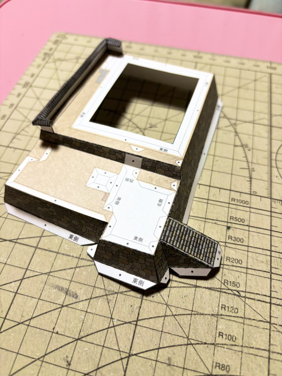 nosuke311's tweet image. 2026年築城はじめ 岸和田城 
その7 小天守完成✨ 石垣、土塀

約1カ月ぶりの築城です。
今年の築城はじめは小天守の完成から、天守台石垣、土塀まで。
続きはまた明日🖐️

#ファセット #ペーパークラフト #日本名城シリーズ #岸和田城🏯