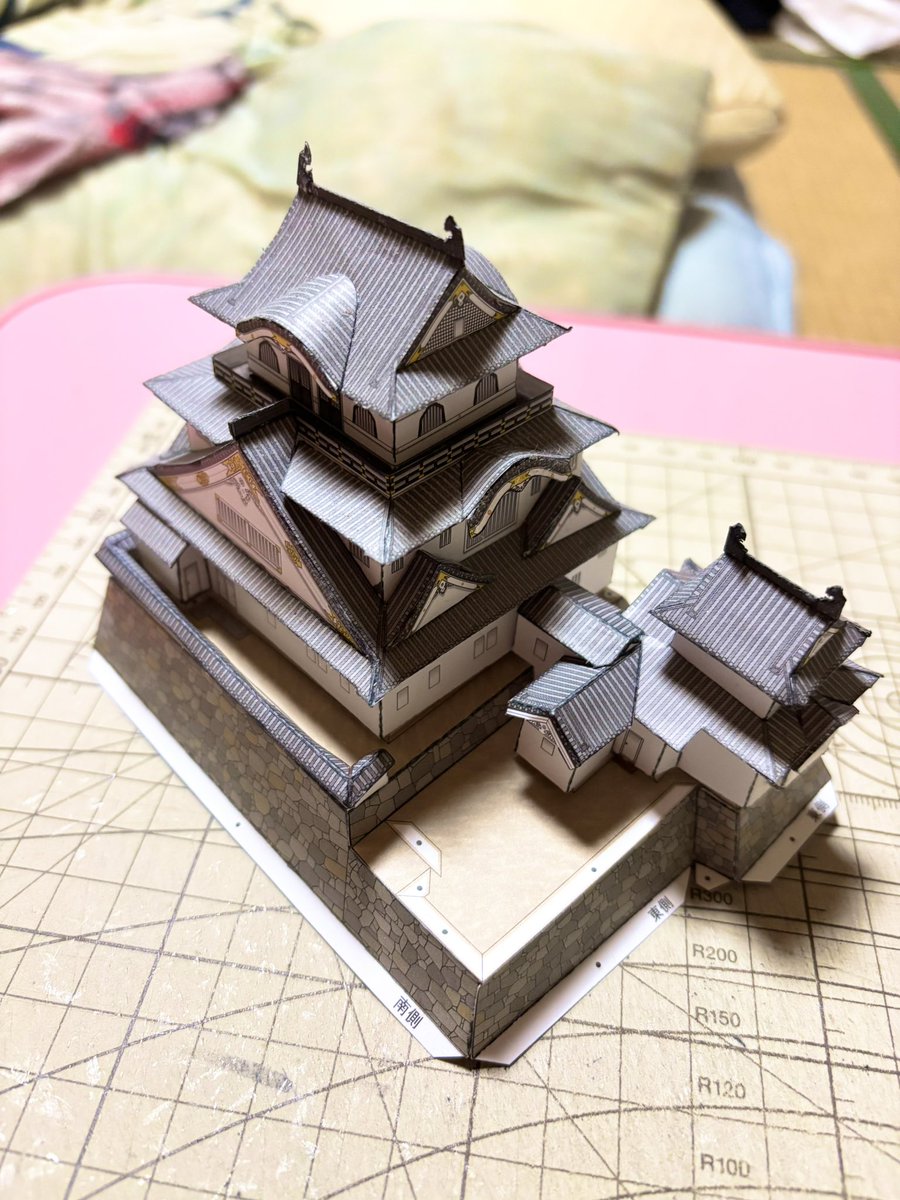 nosuke311's tweet image. 2026年築城はじめ 岸和田城 
その7 小天守完成✨ 石垣、土塀

約1カ月ぶりの築城です。
今年の築城はじめは小天守の完成から、天守台石垣、土塀まで。
続きはまた明日🖐️

#ファセット #ペーパークラフト #日本名城シリーズ #岸和田城🏯