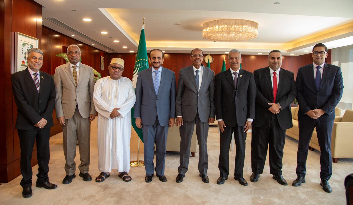 H.E.  Mahmoud Ali Youssouf, Chairperson of the AU Commission, today received  H.E. Sheikh Khalifa Al Harthy, Undersecretary for Political Affairs at  the Ministry of Foreign Affairs of the Sultanate of #Oman.

The discussions underscored the depth of the longstanding and cordial