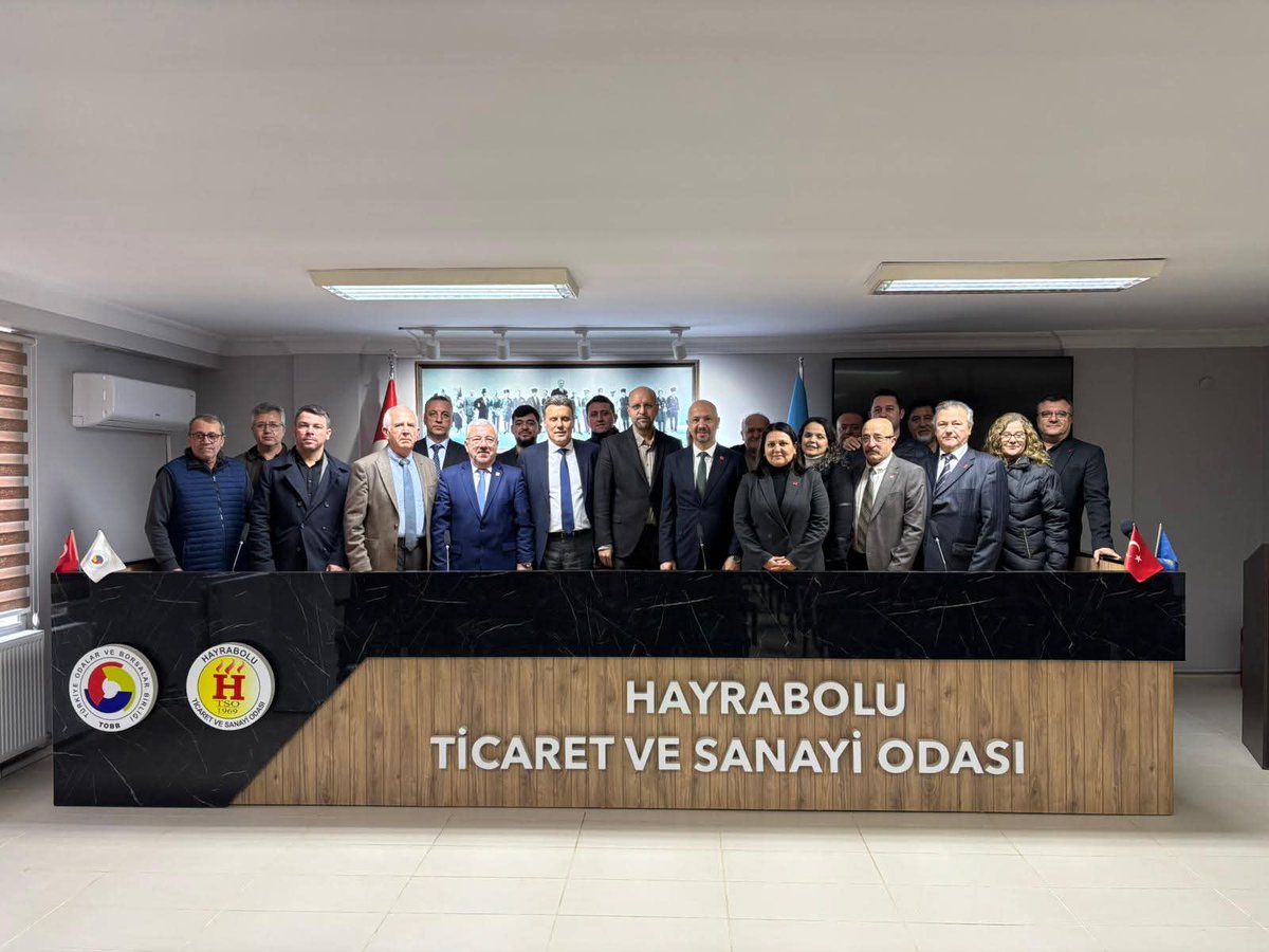 Cumhuriyet Halk Partisi İl Başkanı Sayın Cenk BODUÇ, İlçe Başkanı Sayın Ece SALDAN ve CHP heyetleri Odamızı ziyaret etti. 
Yön.Kur.Bşk. Fehmi ALTAYOĞLU, Başkan Yrd. Mustafa DİZMAN ile Meclis üyelerimiz hazır bulundu.
Nazik ziyaretlerinden dolayı kendilerine teşekkür ederiz.