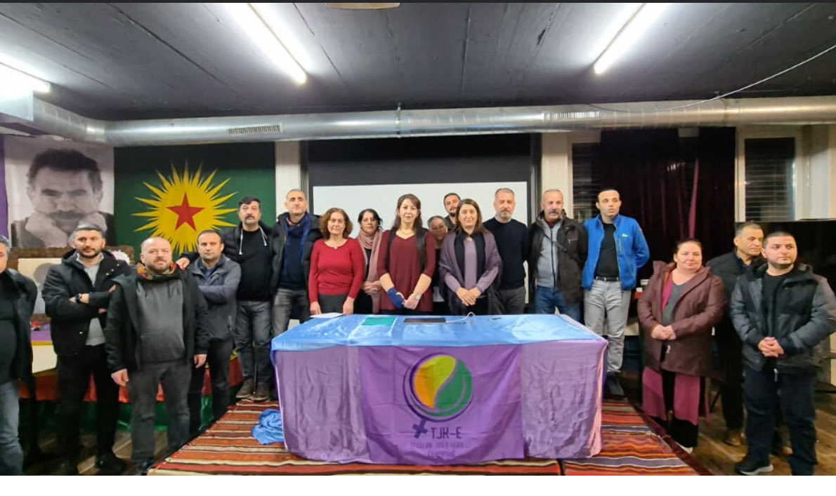 İsviçre’de 10 Ocak yürüyüşü için seferberlik

Paris’te Kürt devrimci ve yurtseverler yönelik katliamların aydınlatılması talebiyle 10 Ocak’ta düzenlnecek yürüyüş öncesi İsviçre’de hazırlıklar hız kazandı Temsilciler,her kantondan otobüslerle Paris yürüyüşüne katılım çağrısı yaptı