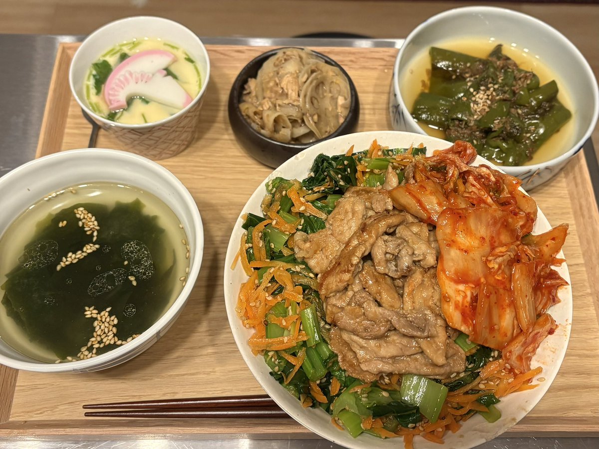 1/6 
ビビンバ丼
ピーマンの煮浸し
れんこんツナ和え
茶碗蒸し
ワカメスープ