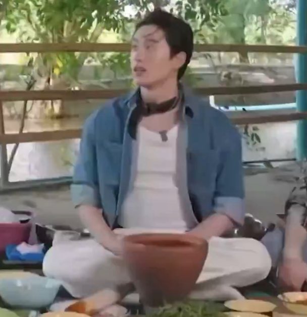 yanwnr's tweet image. พี่โต้ดพูดถึงน้องเอสในเซียนหรั่ง

“ผ้าพันคอคือแกลมมากกก ชุดเอสเนี้ยเข้ากับตัวเองมากกกกก แต่สิ่งที่ไม่เข้าเนี้ยคือทุกอย่าง ทั้งบรรยากาศ อากาศ รายการ คอนเซ็ป ไม่เข้ากับอะไรเลยแต่เข้ากับเอสคนเดียว”

พี่โต้ดอย่าแซวมาดาม 555555555555555555555555555555555555555