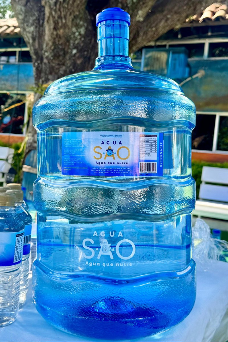 JorgeCastro_SAO's tweet image. Piensa esto: 

Nuestro garrafón 

🇸🇻 A $1.75 el refill, te ahorras $1.00 ( otros  a $2.75)

🇸🇻 El nuestro va a dar al bolsillo y cuenta del pueblo, que sirve para obras para ti y el pueblo, otros a bolsillos particulares.

-🇸🇻 La nuestra, muchos minerales, es agua que nutre.,…