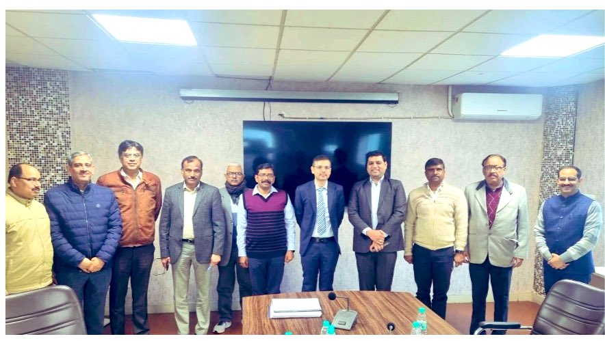 ▪️लखनऊ-प्रदेश के आबकारी विभाग की आबकारी नीति की सफलता का अध्ययन करने के उद्देश्य से महाराष्ट्र के उच्चाधिकारीयों ने दो दिवसीय लखनऊ का दौरा किया।
▪️आबकारी विभाग की अभूतपूर्व राजस्व अर्जन एवं अपनाई गई आबकारी नीति की सफलता के दृष्टिगत,महत्वपूर्ण बिन्दुओं पर अध्ययन करने के उद्देश्य