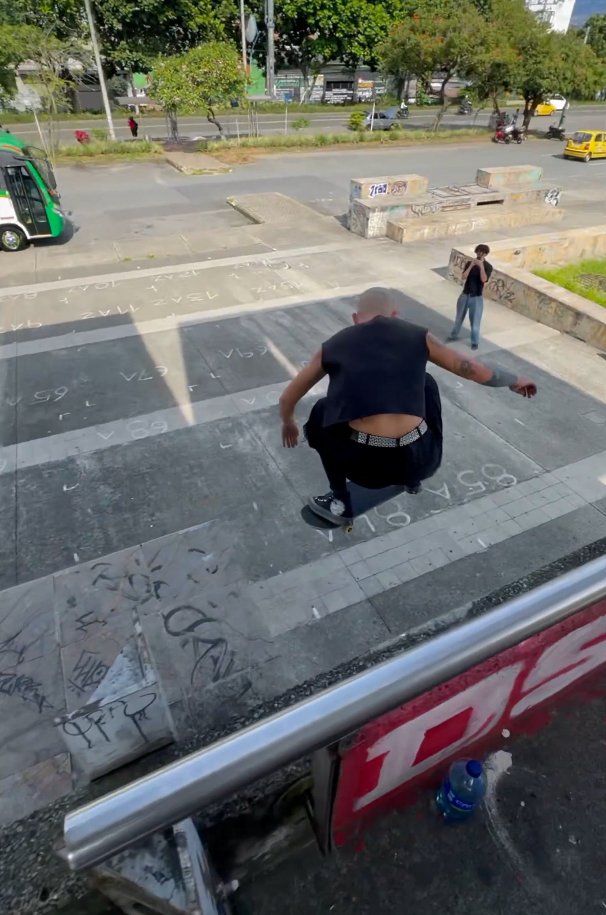 NinthLightwave's tweet image. bombs away.......🛹timothy leary dropping em #aciddrop