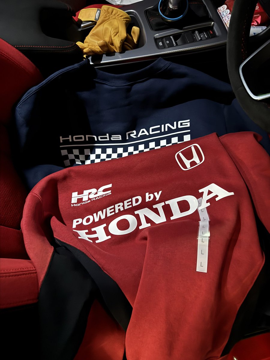 とりあえずGUホンダコラボのトレーナーはNSXって書いてない赤と紺を