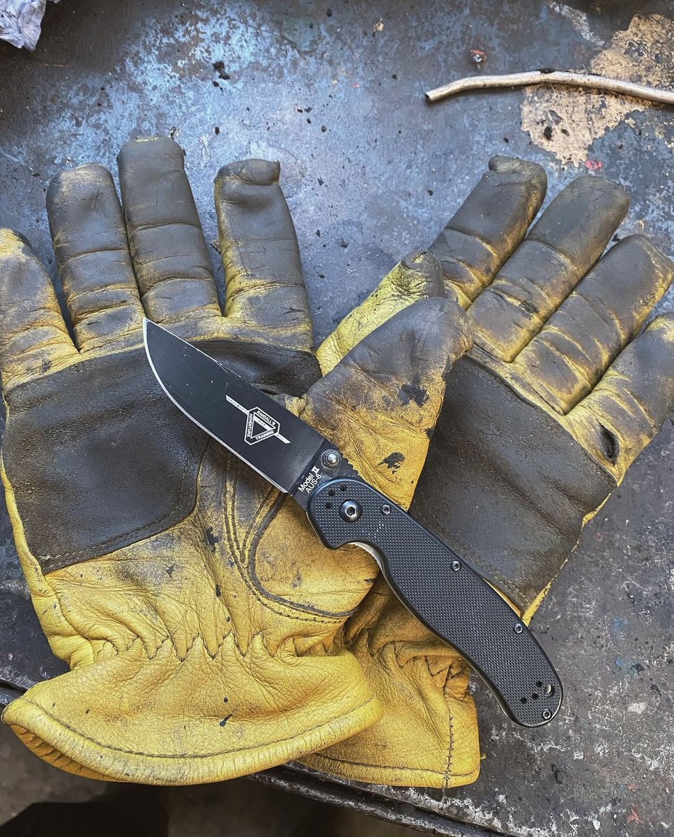 OntarioKnife's tweet photo. When hard work is what youβre built for! It may be a compact #EDC but it shows up and performs every time. ππ½πͺπ
#ontarioknifecompany #RATII #RATFolder #pocketknife https://t.co/GPuCbaC0RX