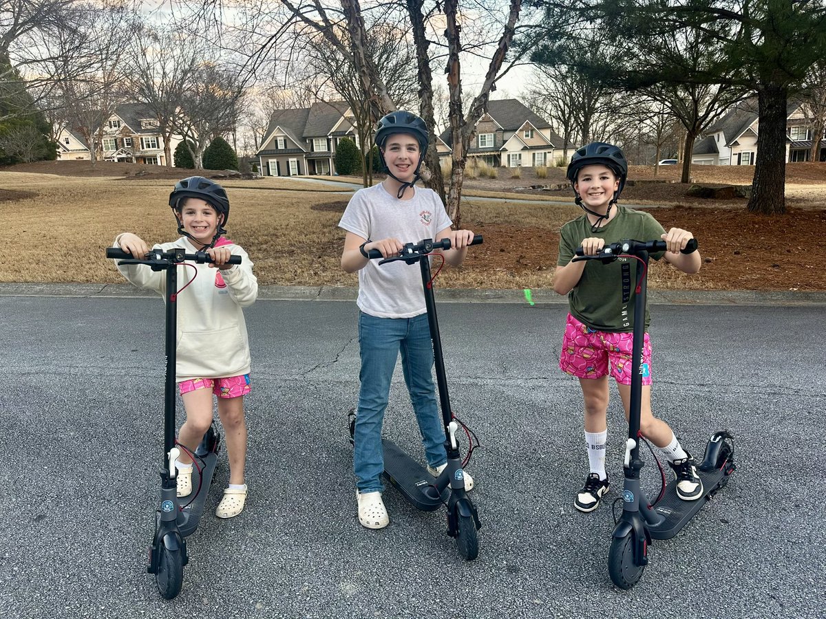 3SmithBros1's tweet photo. E-Scooters were a big hit for Christmas. So far, about 300,000 miles on them. #PuttingInWork https://t.co/vIL9N8cFpN