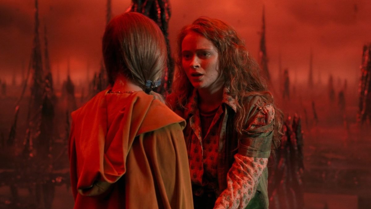 PopCrave's tweet image. Sadie Sink on Max taking so long to run back to her body in ‘Stranger Things’:

“When I was shooting it, I don’t know if the sense of urgency crossed my mind. But watching it, clearly I’m taking my sweet time with it. Like why are we doing a podcast episode right now? Run!”