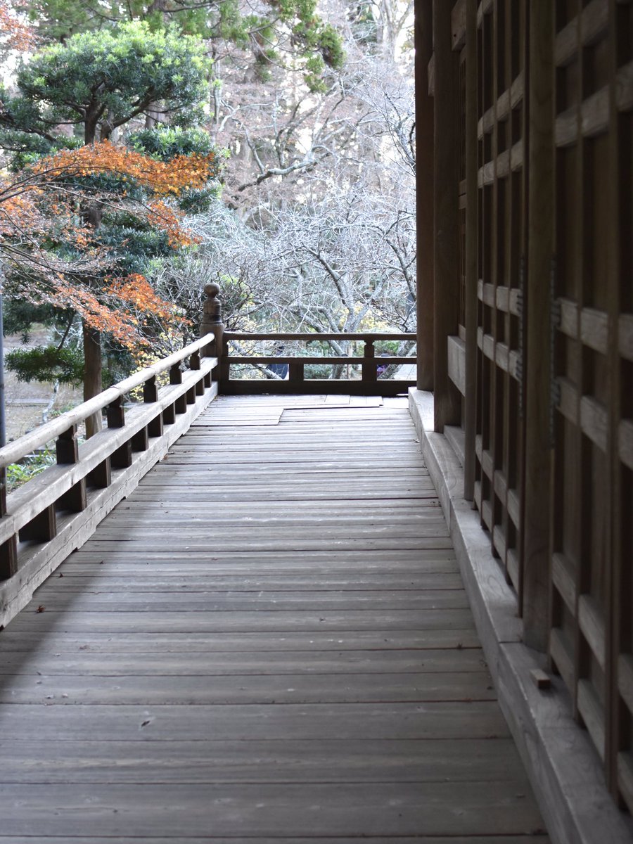 maier_room's tweet photo. “2026”
May happiness be with you throughout the new year.

今年もよろしくお願いします

年が明けた日の朝は
いつもと同じ景色なのに
誰かの願いや祈りが
空気に充満しているよう
・
・
・
https://t.co/mERWKAFnz8

#陶器 #アート #イラスト #art 
#工芸 https://t.co/GWzlZtsytQ