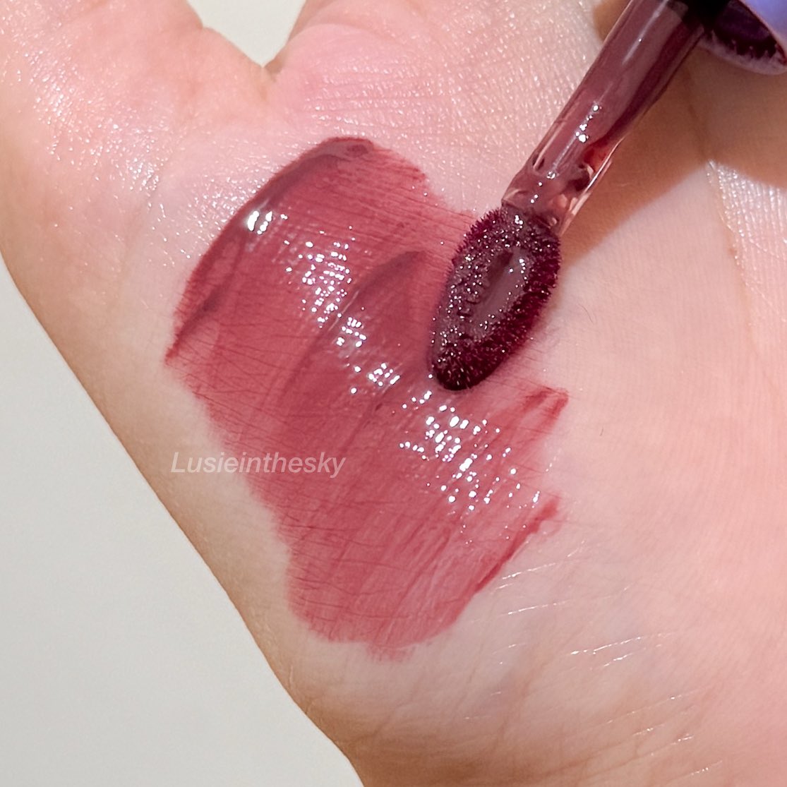 Lusieinthesky's tweet image. deep berry mauve local liptint 60rb an. thank u for existing 😭💓