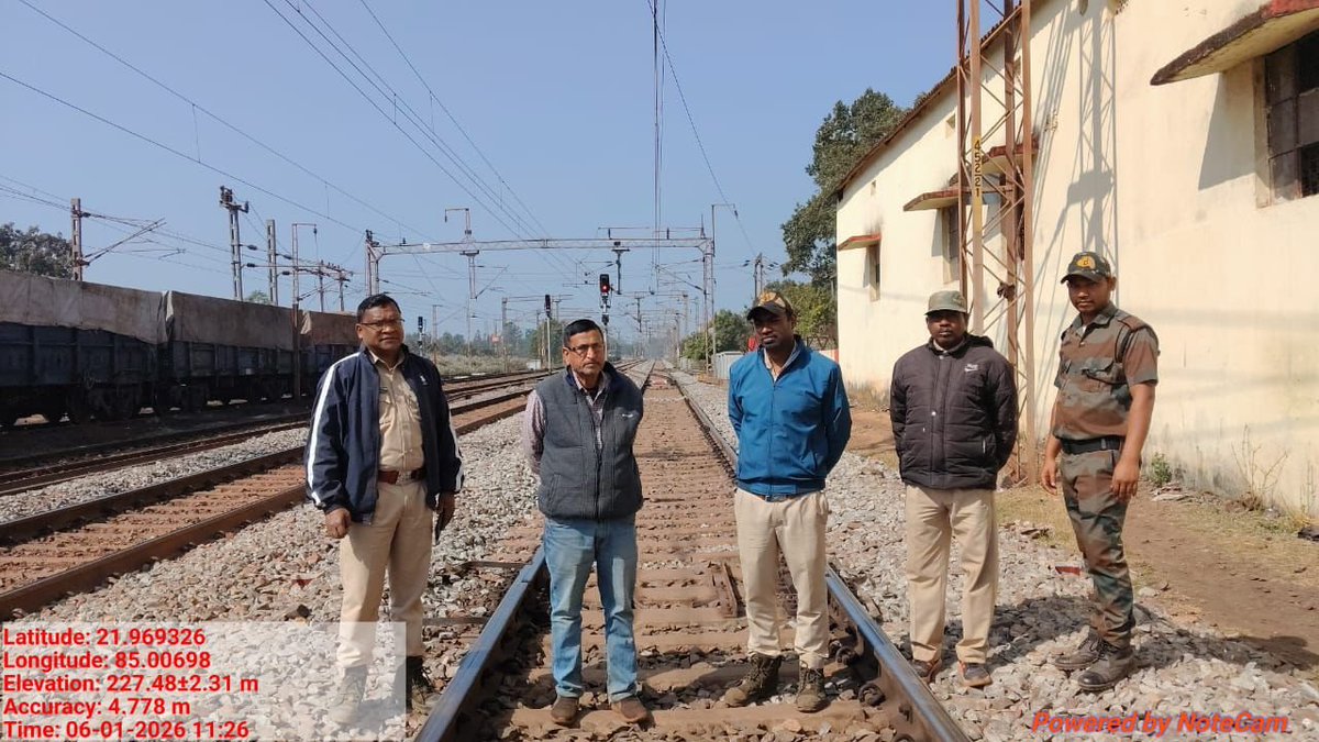 DfoBonai's tweet image. Joint verification conducted with the Railway Department from Bimalgarh to Roxy for #installation of new #signage, aimed at improving safety and awareness 🤝🤝🐘🐘🐘#InterDepartmentalCoordination #ElephantSafety
@PCCFWL_Odisha 
@Prem_CWLWOdisha  
@RourkelaRc79045