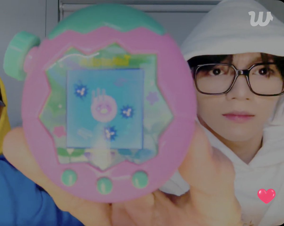 oanseow's tweet image. 라이브 하다가 갑자기 다마고치 밥 줘야 한다고 토톡 ..열심히 뭘 하고 계심…