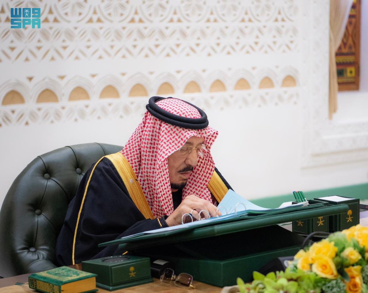 #مجلس_الوزراء يتطرق إلى إسهامات المملكة في معالجة الوضع الإنساني في قطاع #غزة بتكثيف جسورها الجوية والبحرية والبرية لإغاثة الشعب الفلسطيني الشقيق بتوجيه من #خادم_الحرمين_الشريفين وسمو #ولي_العهد؛ وذلك امتدادًا لدورها التاريخي المعهود بتقديم كل أشكال الدعم والمساعدة للمتضررين في