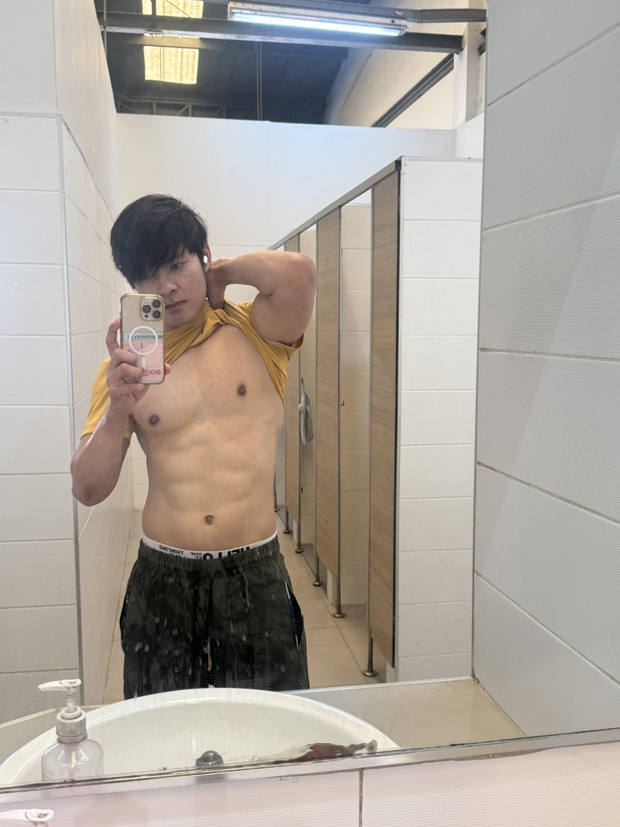 Auzazaabzeed's tweet image. เมื่อเช้าเล่นอกกับหน้าท้อง💪🥰 ขนาดนอนน้อยนะ แต่ตอนนี้นอนเพิ่มได้5 ชม ละ🥱🤣