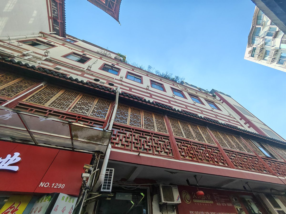 hulubeef618's tweet photo. 位于上海市长宁区的天山茶城,是上海最大的茶叶市场之一!Shanghai, Tian Shan Tea City is one of Shanghai's largest tea markets.
#tea #Travel #China #shanghai #WhyChina #ShanghaiLetsMeet #photography #ChinaTravel #bulding #architectures https://t.co/g1wbrLQwpc