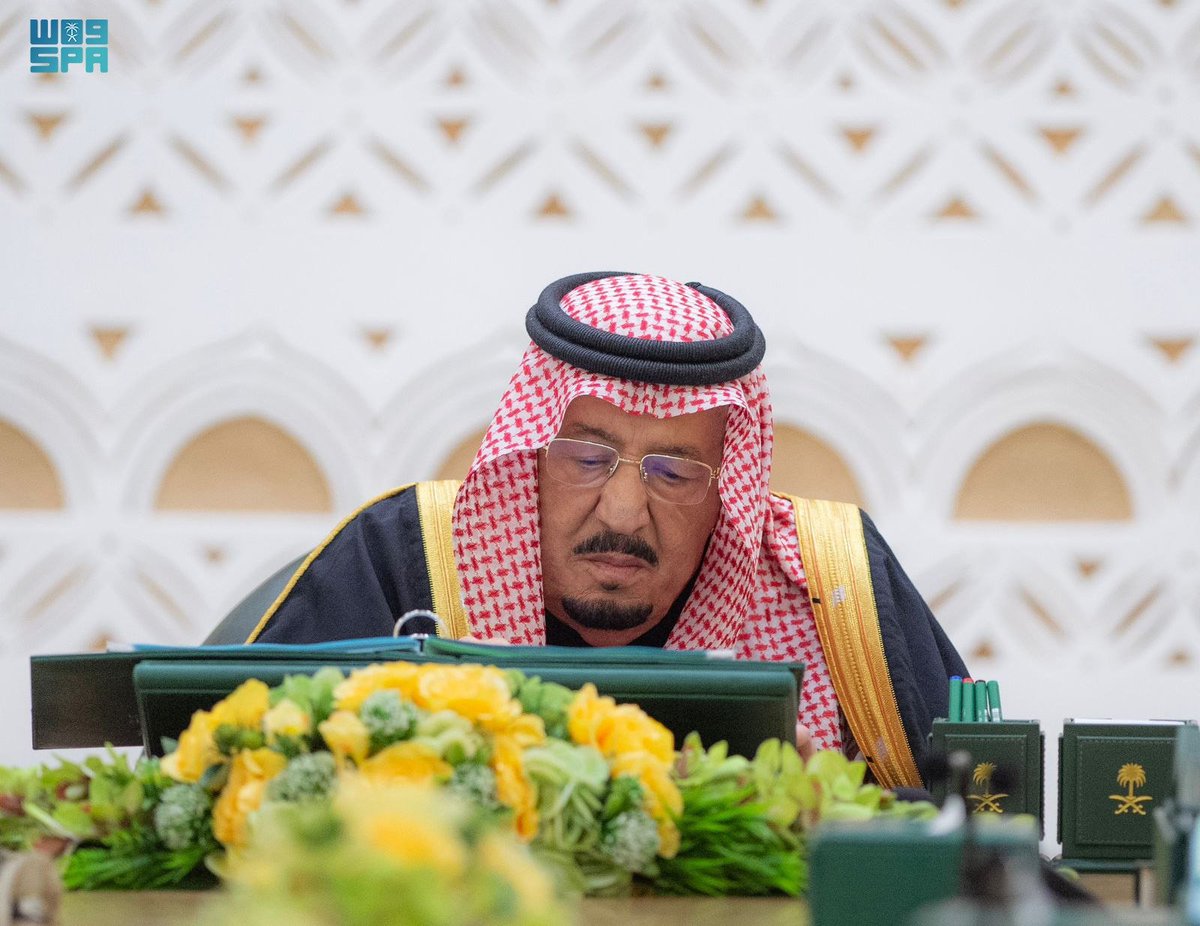 #مجلس_الوزراء يؤكد ما توليه المملكة من اهتمام بمواصلة تعزيز مكانتها في مجال التقنيات المتقدمة، وبناء منظومة رقمية متكاملة تسهم في دعم تنافسية الاقتصاد الوطني وجذب الاستثمارات؛ لتحقيق مستهدفات #رؤية_السعودية_2030 في بناء اقتصاد مستدام قائم على البيانات والذكاء الاصطناعي.
#واس