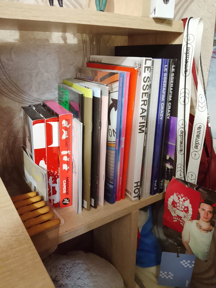 тем временем моя полочка альбомов все растет