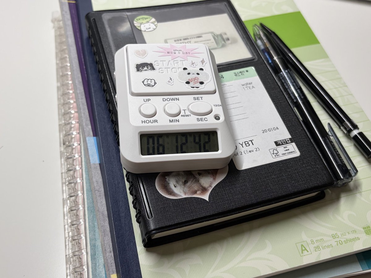 할게 좀 남앗지만 오늘 공부는 그만할란다...
내일은 쫌 더 일찍 일어나야징 ... 그럼 일찍 자야겠다-.,-