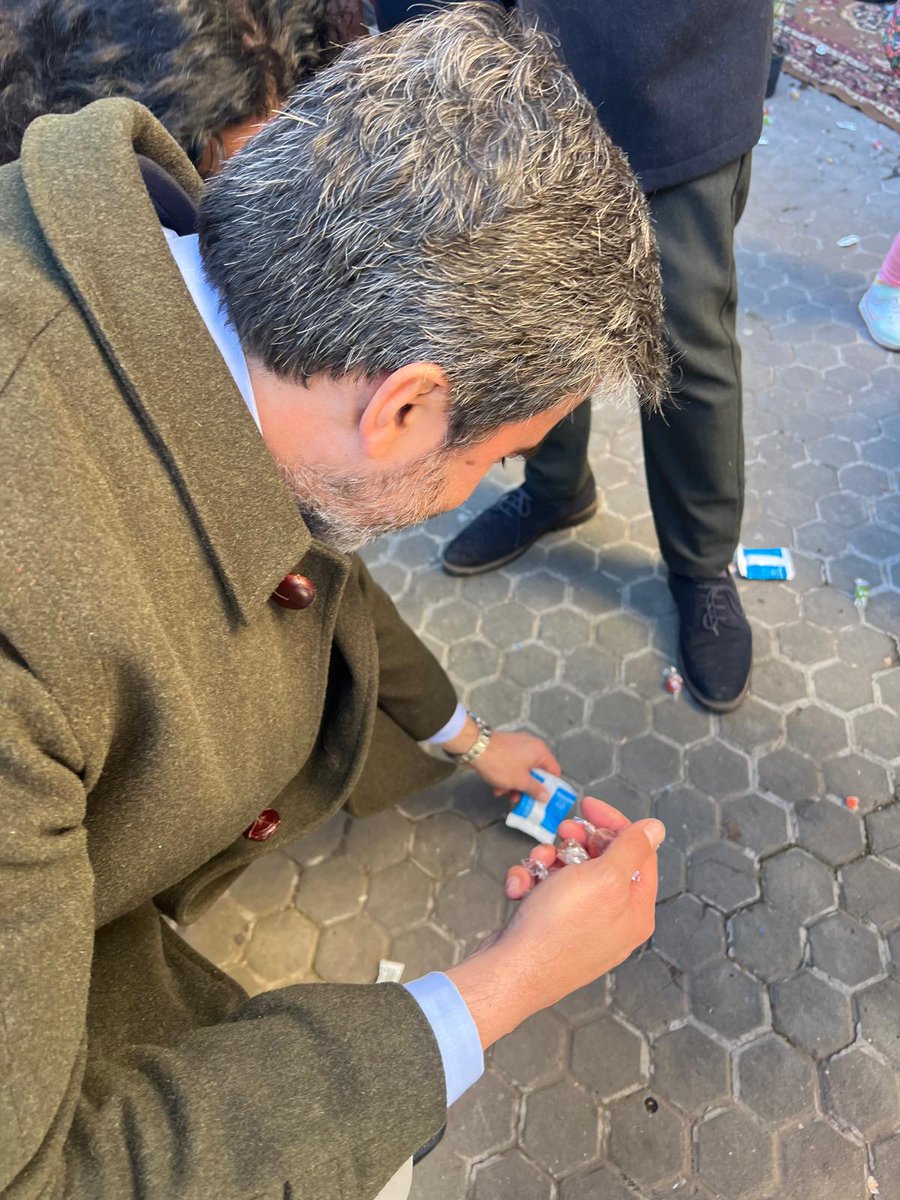 𝐄𝐍𝐓𝐑𝐄𝐆𝐀 𝐃𝐄 𝐉𝐔𝐆𝐔𝐄𝐓𝐄𝐒|
El Hermano Mayor y la Diputada de Caridad y Obras Asistenciales, acompañados de la Delegada, Director y Subdirectora del Distrito Macarena <a href="/DtoMacarena/">Distrito Macarena (Sevilla)</a> han acompañado en la mañana de hoy a SS.MM. Los Reyes Magos en la