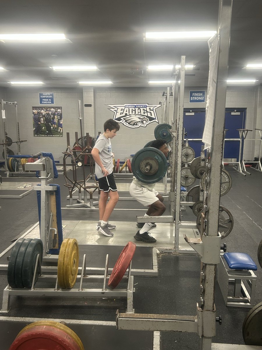 Scargrove99's tweet photo. Love to see this!! Two young men came in early the morning after a freshman basketball game to get their football lift in!! On top of that, given a choice of 3 different workouts they choose squats!!  Dawgs!!!! To young leaders in the making!!
@gravesfootball @coach_debo https://t.co/0Y8K5Jty9U