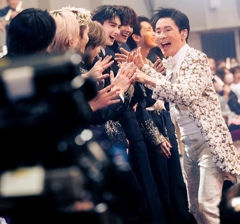 なんて素敵な写真なんでしょ🥹✨ みんな良い笑顔だし、お顔見えてなく