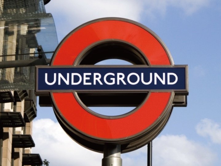 北鉄バスのバス停標識！既視感あると思ったらロンドン地下鉄だこれ