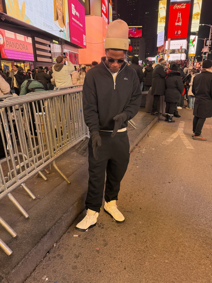 G4bzay7's tweet photo. I’m just going wherever tf this pretty money take me…beeppppp ®️®️ https://t.co/GPly3nEYKw