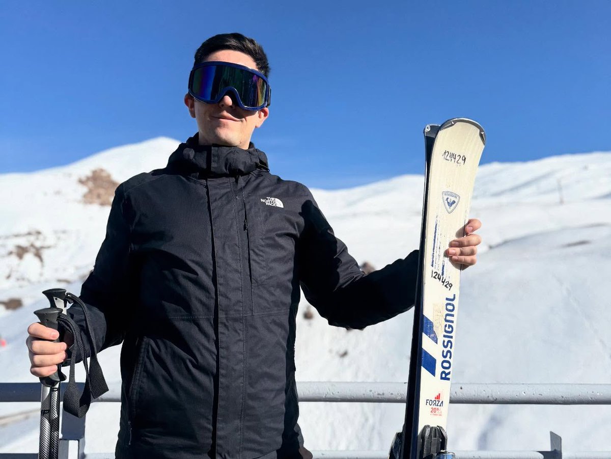 java_cracks's tweet image. My second time skiing and it was epic! After a million falls, I finally made it down the slope without eating snow xD Can’t wait to come back to this awesome country!