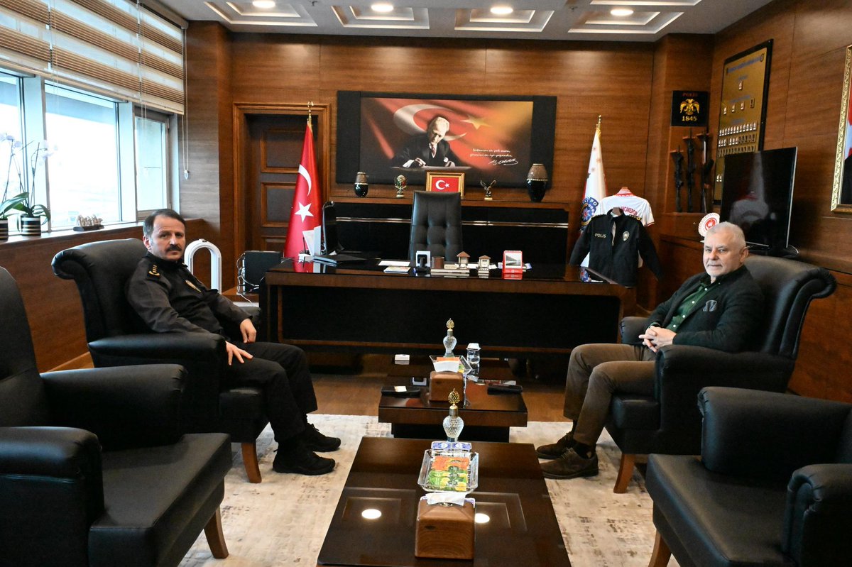 Giresun İl Emniyet Müdürümüz Ferhat Akbaş’ı makamında ziyaret ederek yeni görevinde başarılar diledim.
<a href="/giresunemniyet/">giresunemniyet</a>