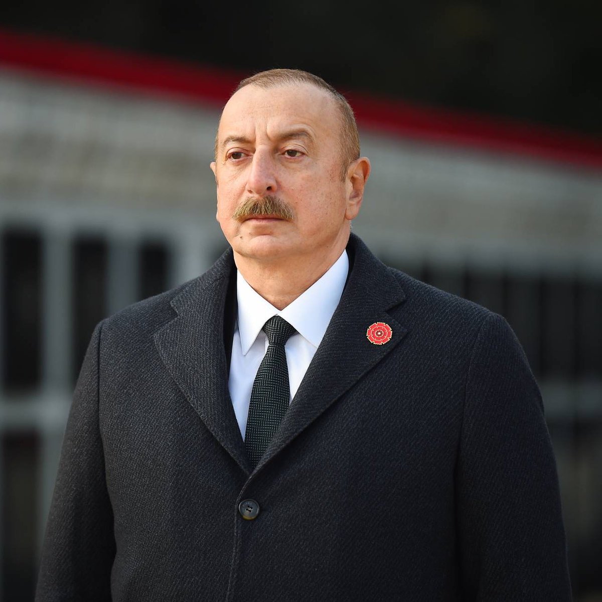 ⚫️ İlham Aliyev:

“Gazze’ye asker göndermeyeceğiz. Biz birilerinin hatrı için Azerbaycanlıların hayatını riske atma niyetinde değiliz.”

“Biz Filistin’i desteklememize rağmen Filistin bizi pek savunmadı. Arapların meselelerini Arap ülkeleri kendileri çözmelidir.”
