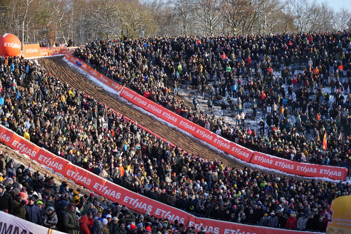 UCI_CX's tweet image. ZONHOVEN. Nothing like it 😍

#CXWorldCup