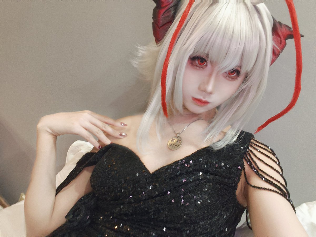 萤火虫d2的自搭礼服w！真的好喜欢这件礼服（）